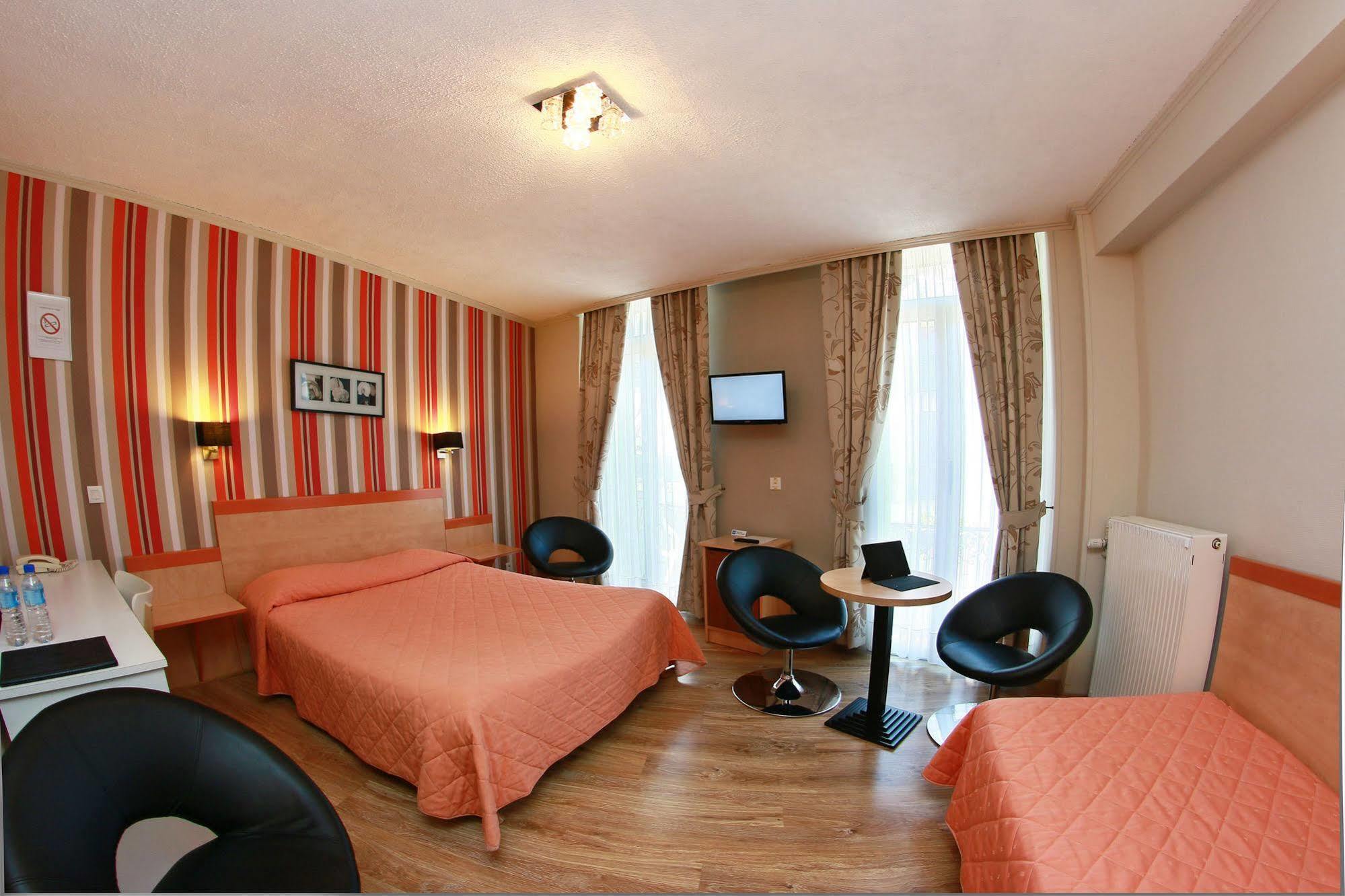Hotel Panoramic Bagneres-de-Luchon Exterior photo